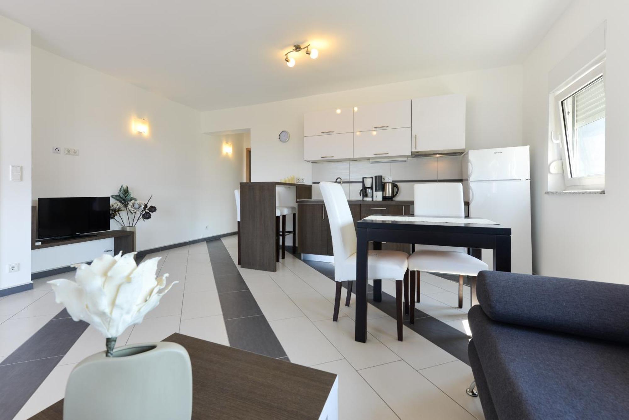 Apartmani Martin Mit Beheiztem Pool With Heated Pool Bibinje Exterior foto